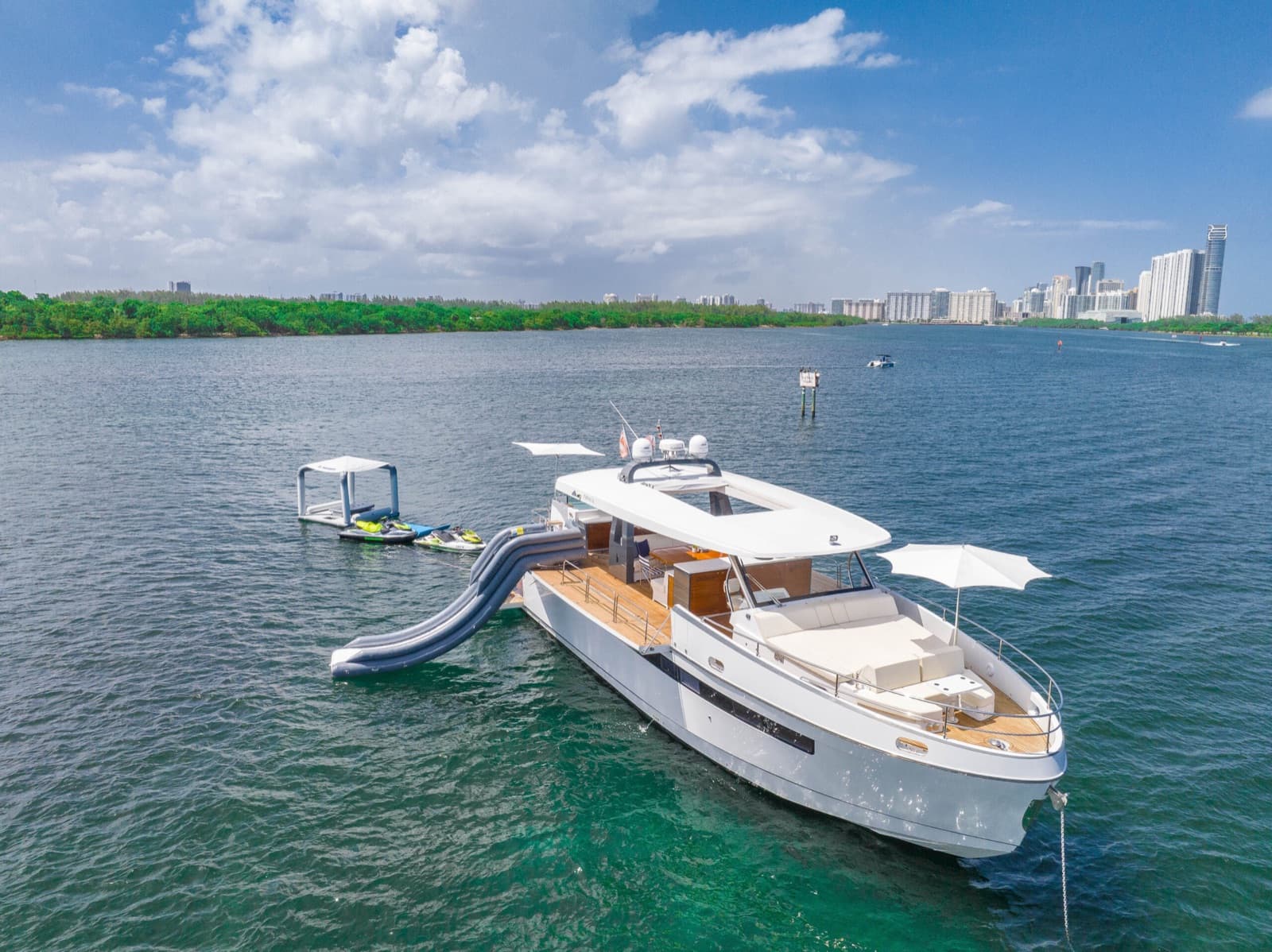 69' Astondoa Top Deck