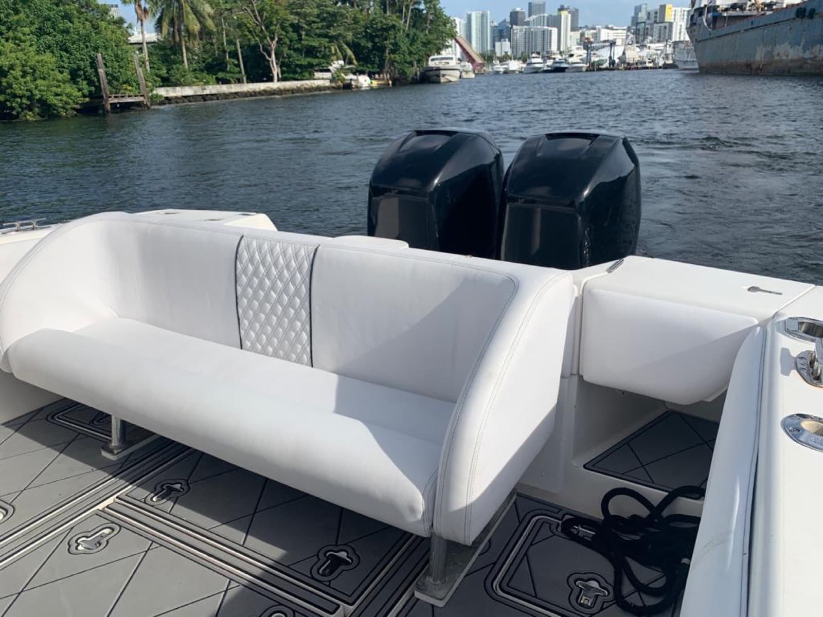 32' Intrepid, photo 3