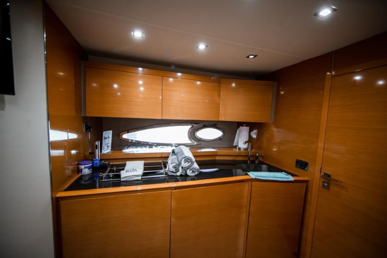 54' Azimut, photo 11