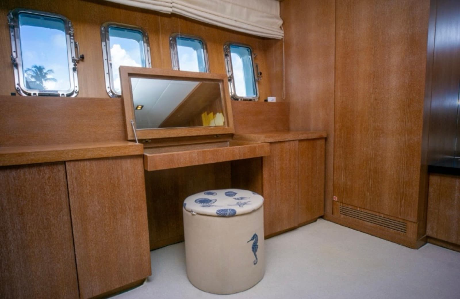 92' Mangusta, photo 11