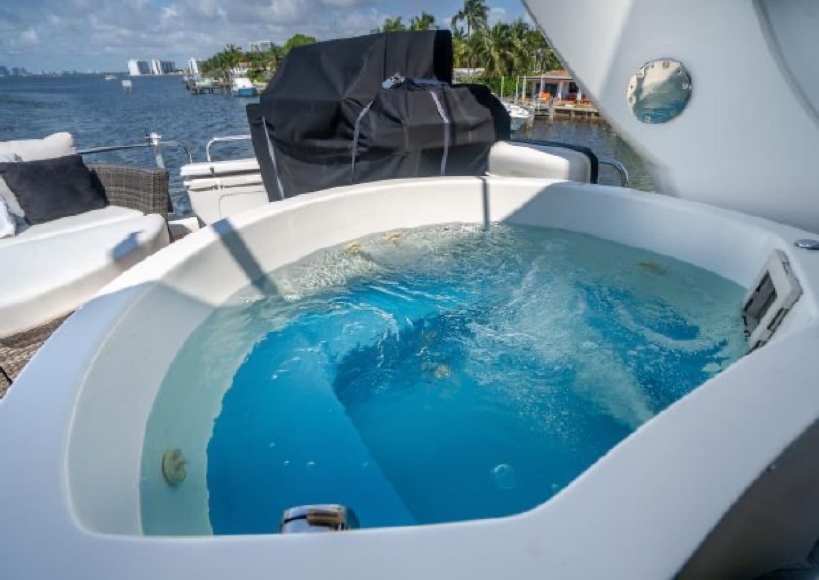 100' Sunseeker, photo 8