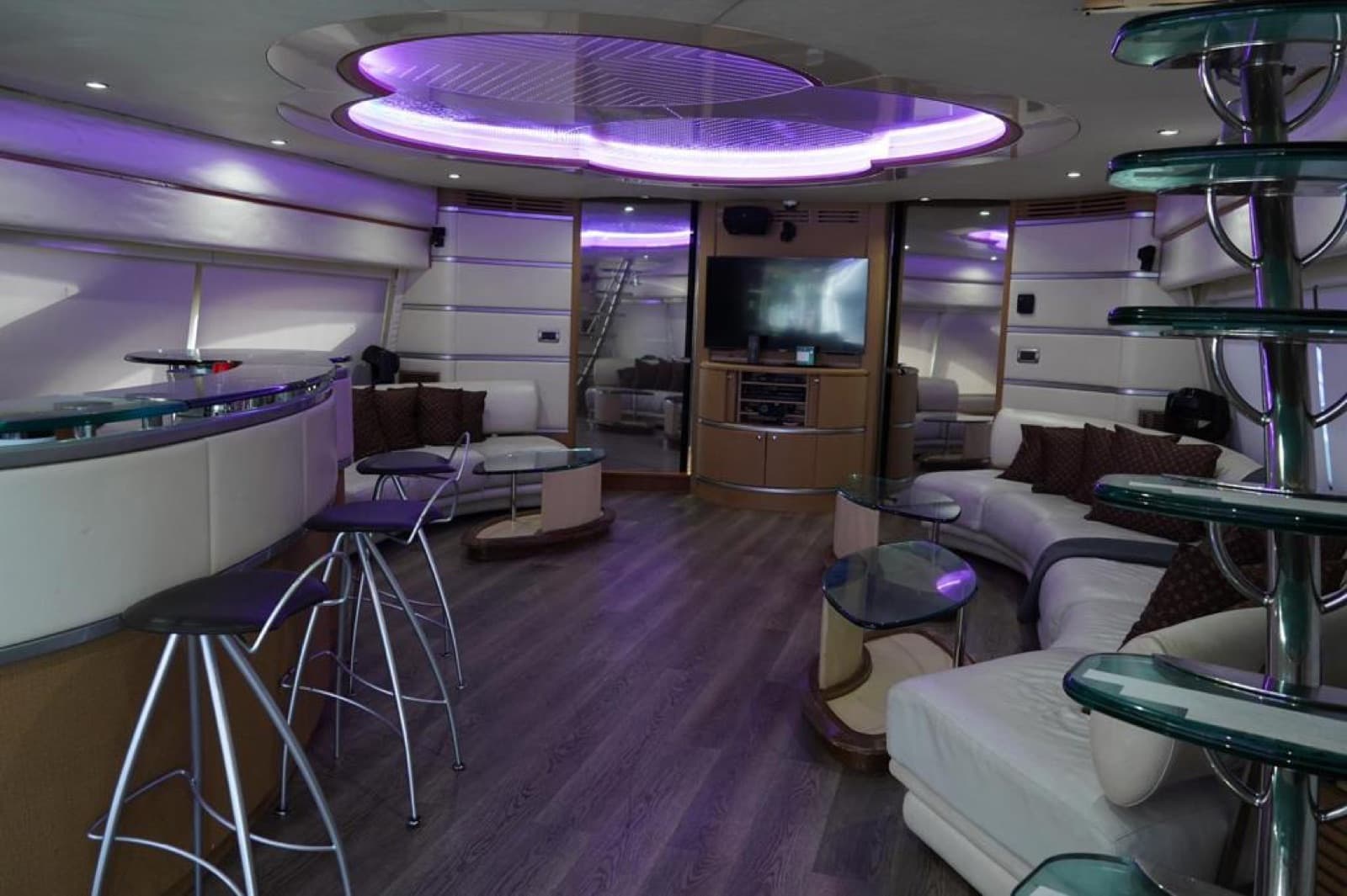 100’ azimut with jacuzzi, photo 9