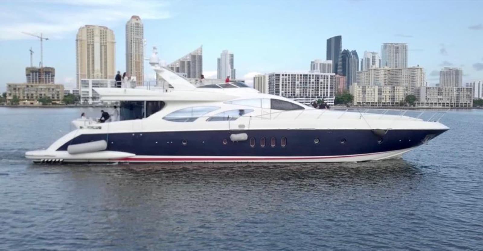100’ azimut with jacuzzi, photo 5