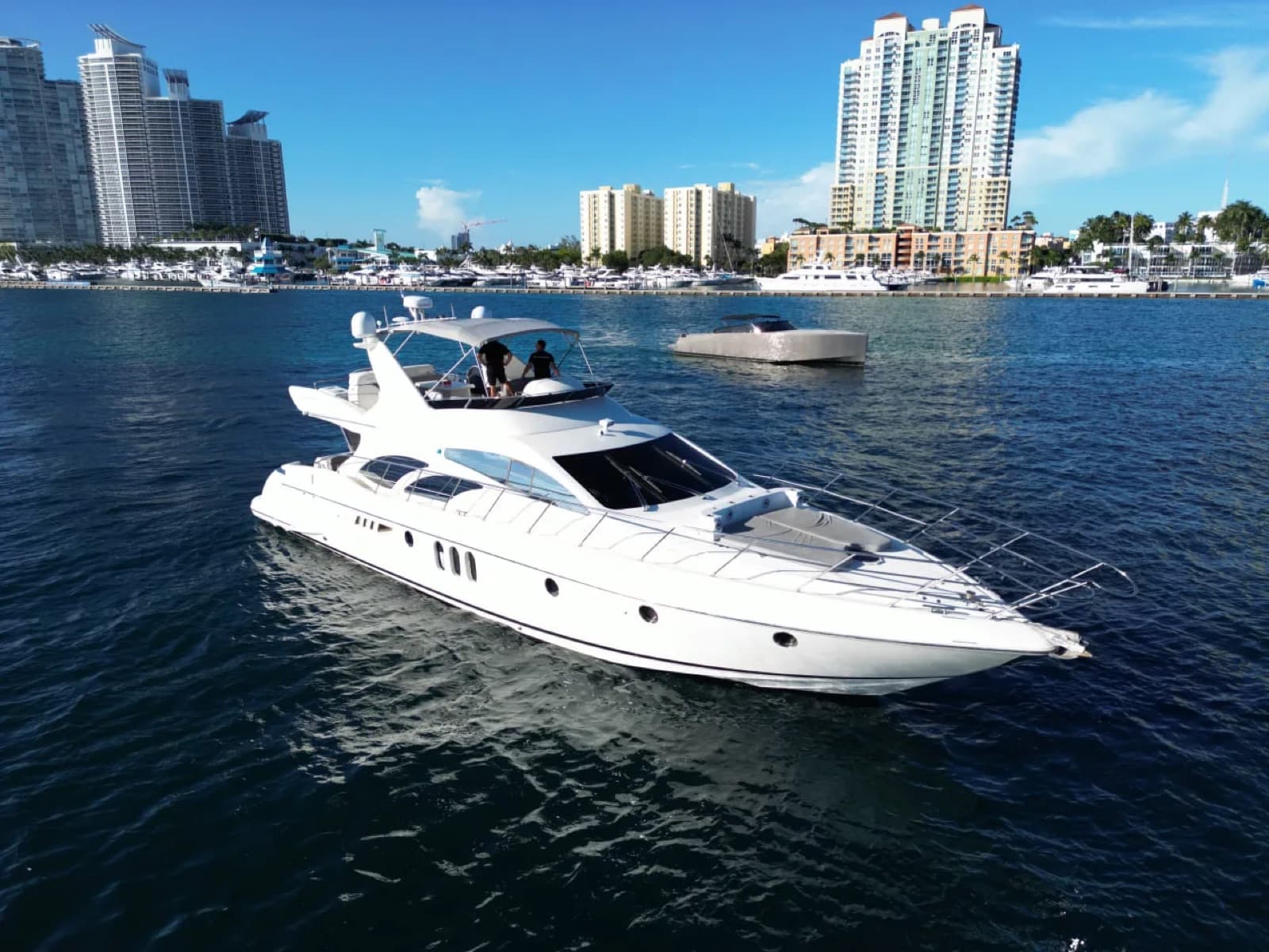 68' Azimut With Jacuzzi, photo 8
