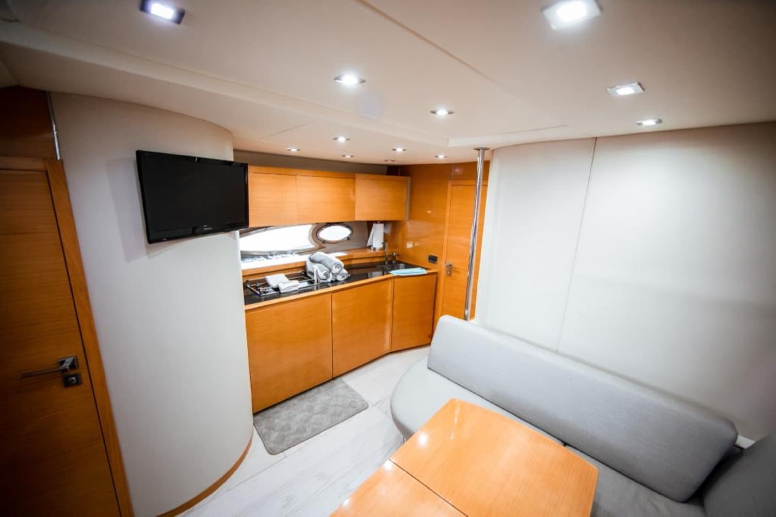 54' Azimut, photo 8