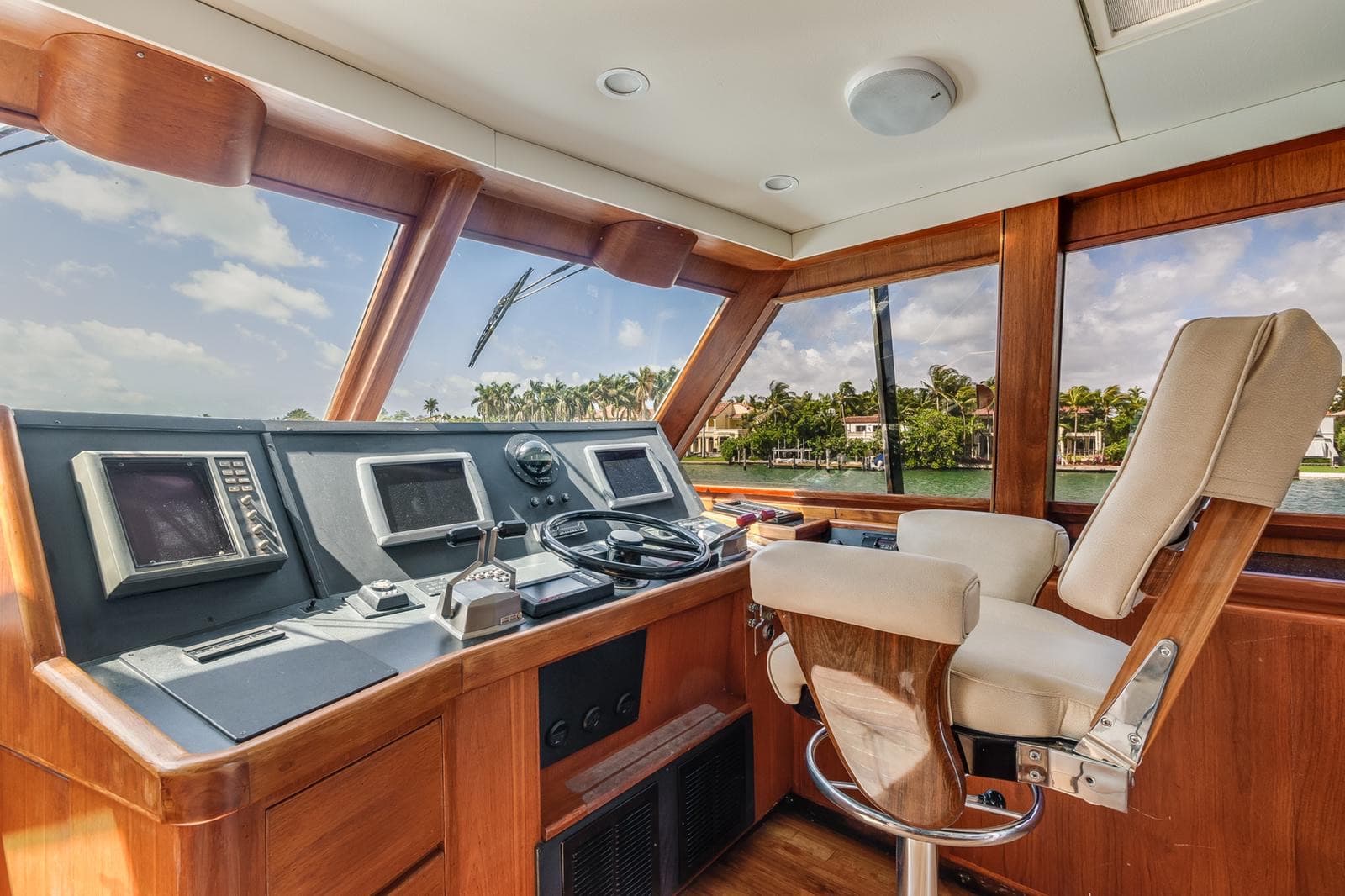 75’ Huckins (The Hamptons), photo 7