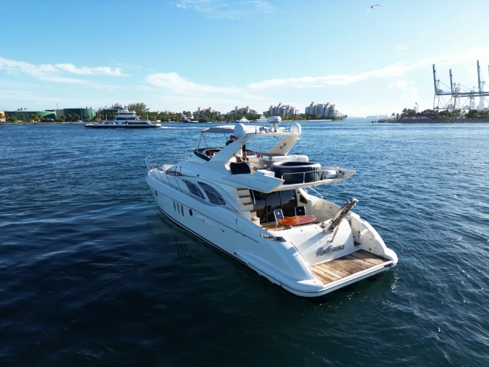 68' Azimut With Jacuzzi, photo 12
