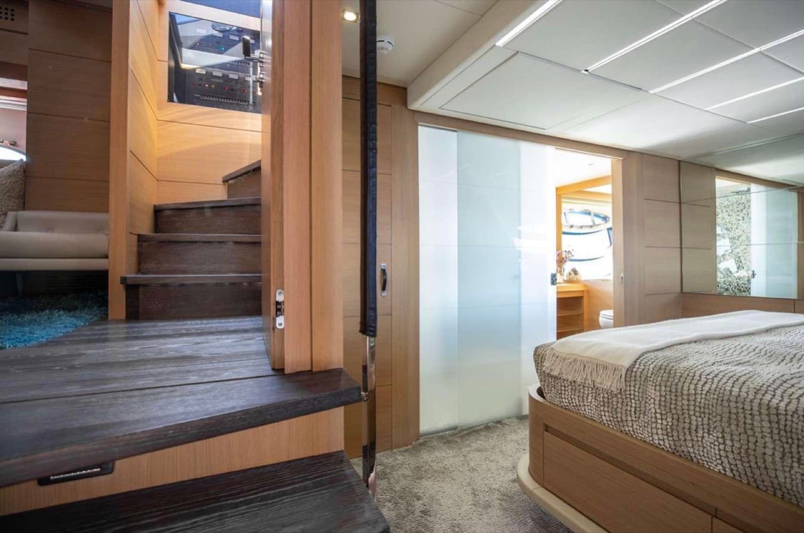 82’ Pershing, photo 7