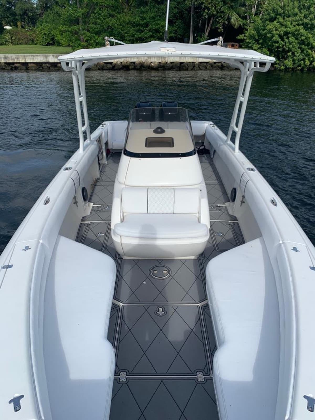 32' Intrepid, photo 4