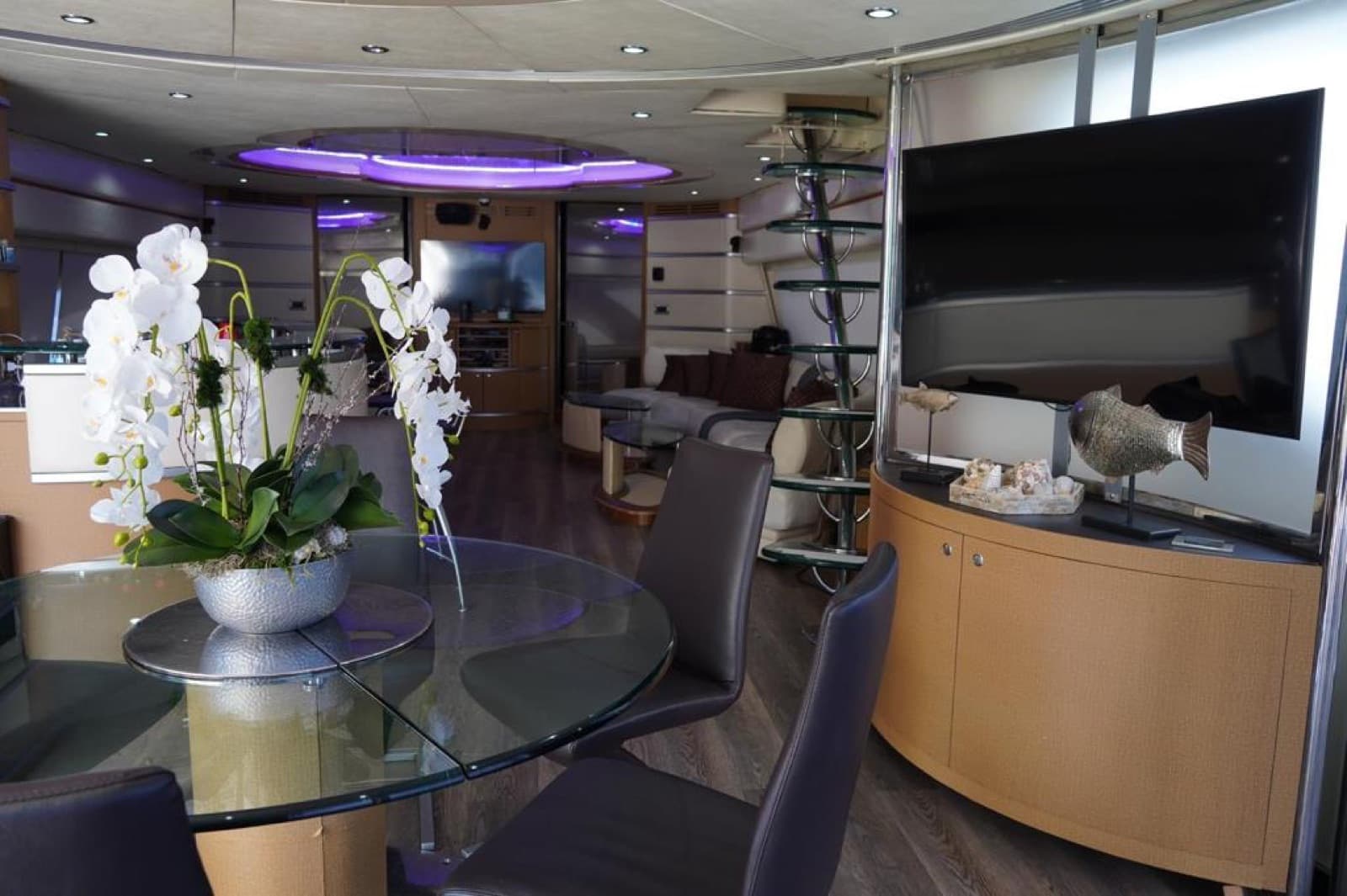 100’ azimut with jacuzzi, photo 8
