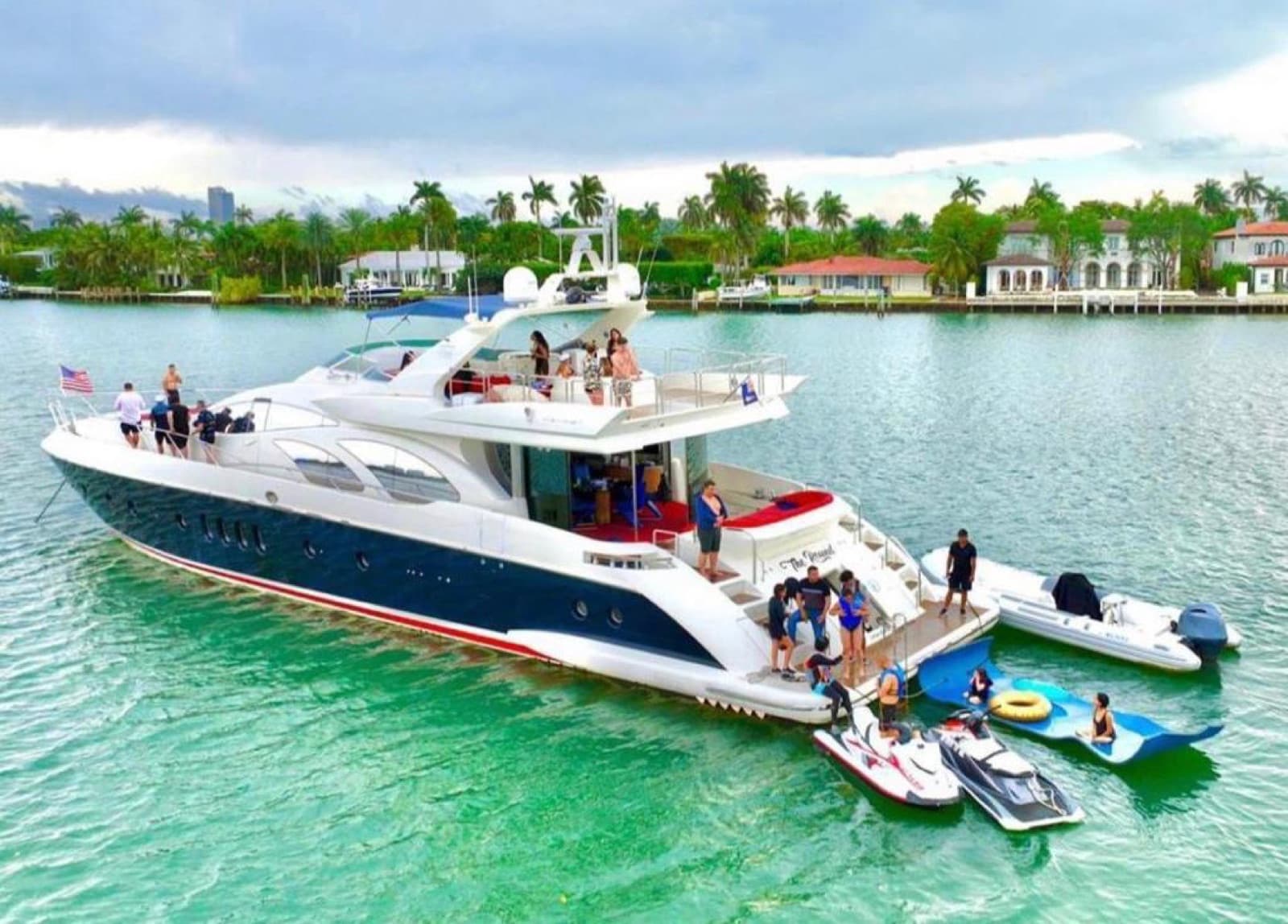 100’ azimut with jacuzzi, photo 3