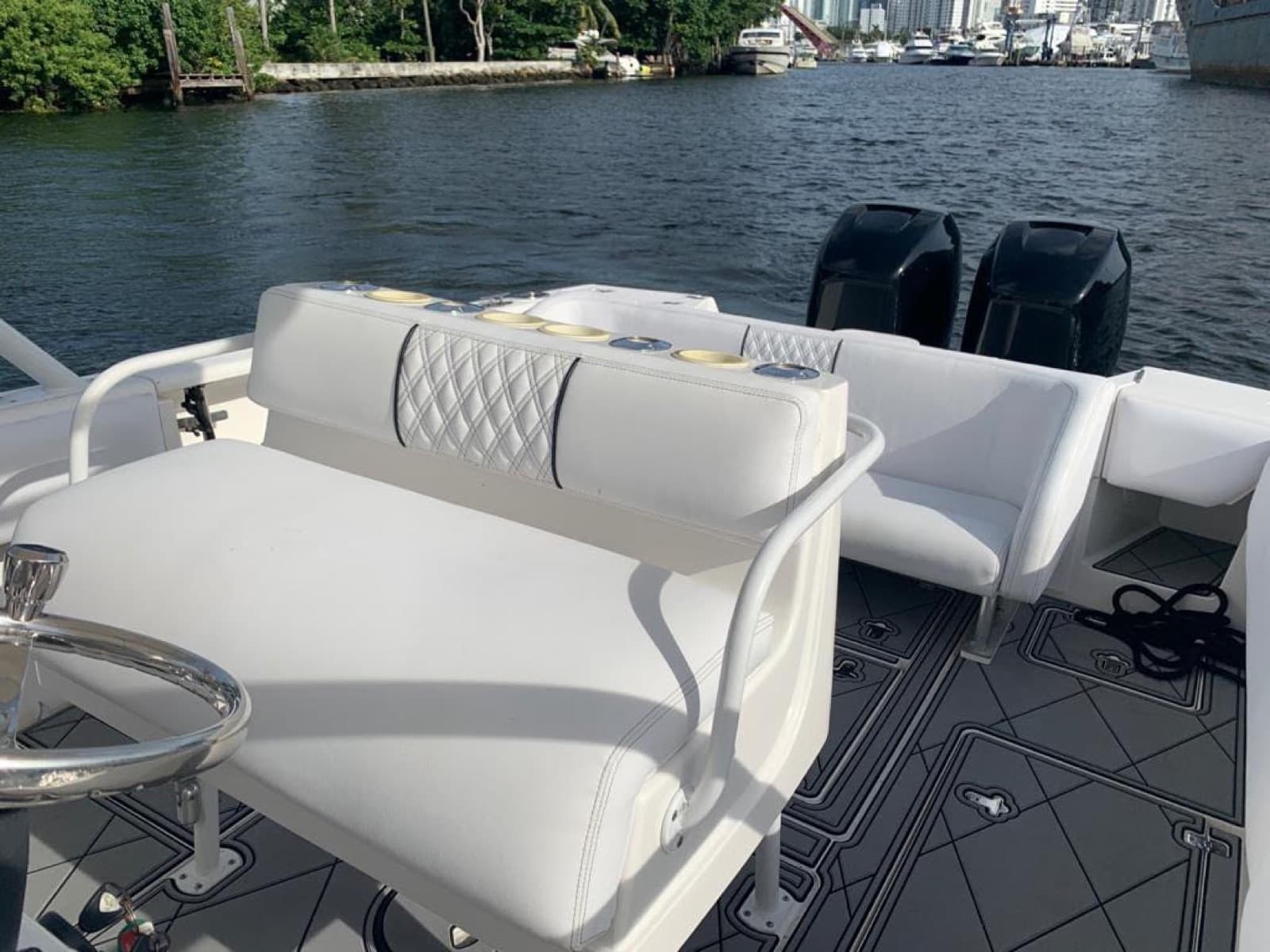 32' Intrepid, photo 8