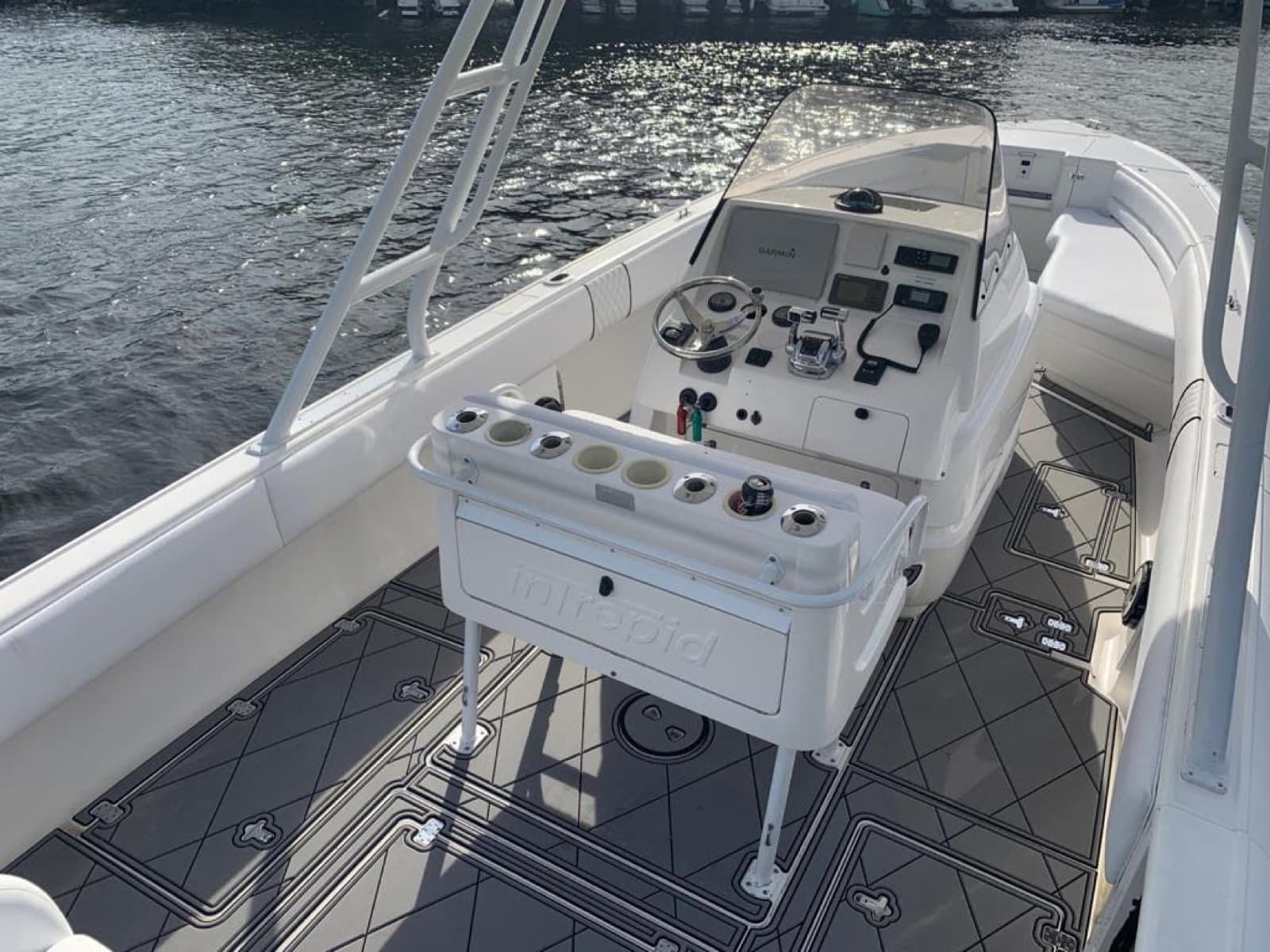 32' Intrepid, photo 6