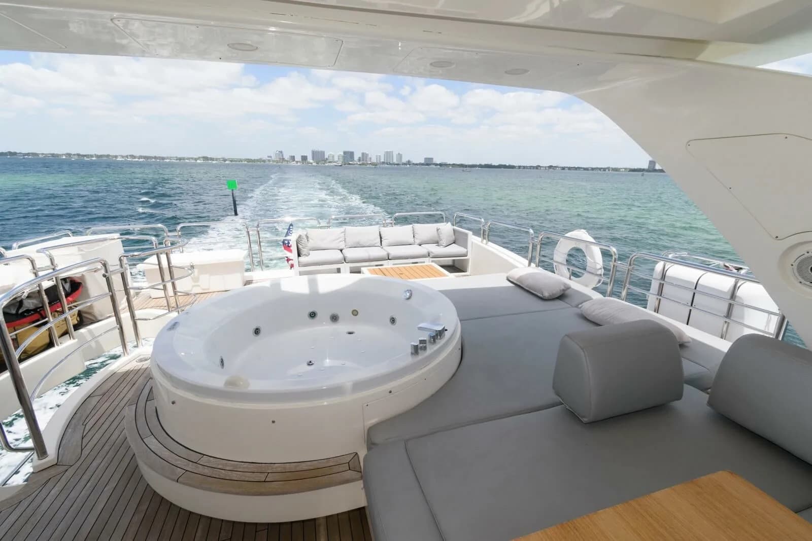 84' Azimut Fly, photo 11