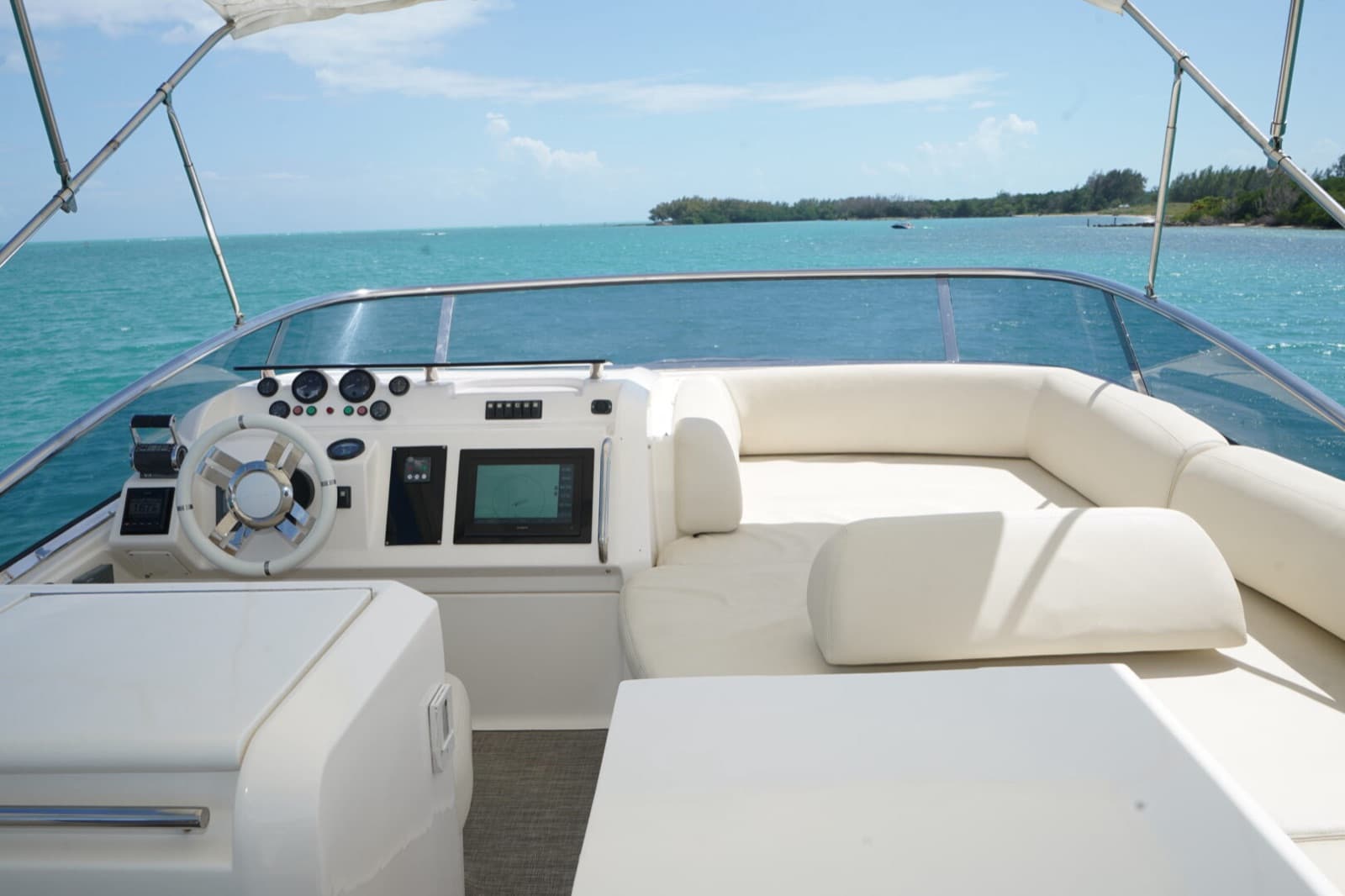 60' Azimut, photo 9