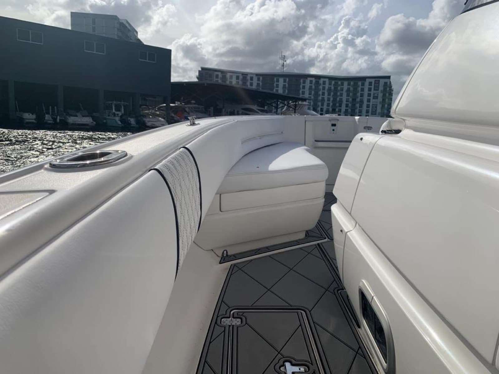 32' Intrepid, photo 5
