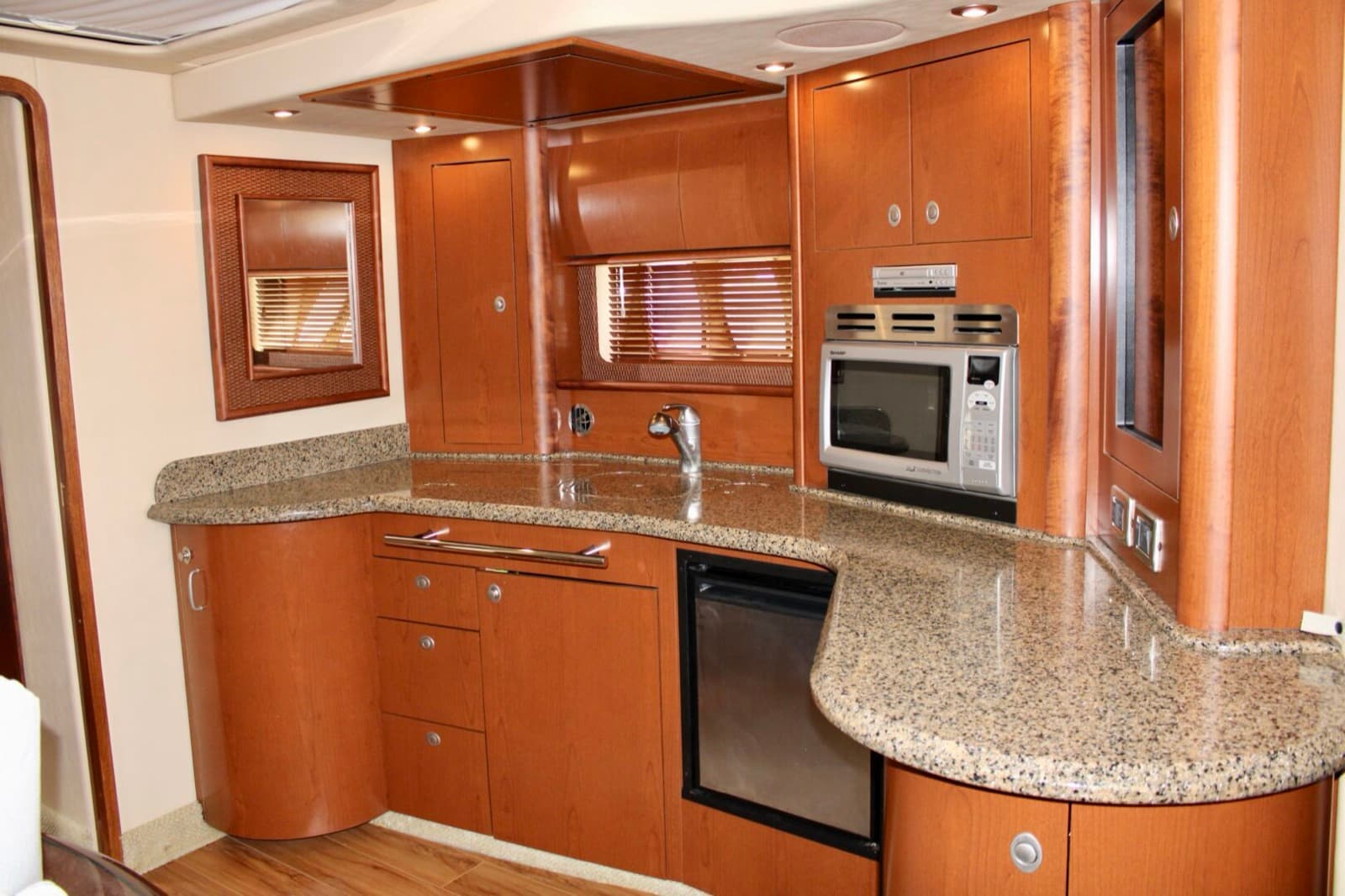 44' Sundance, photo 10