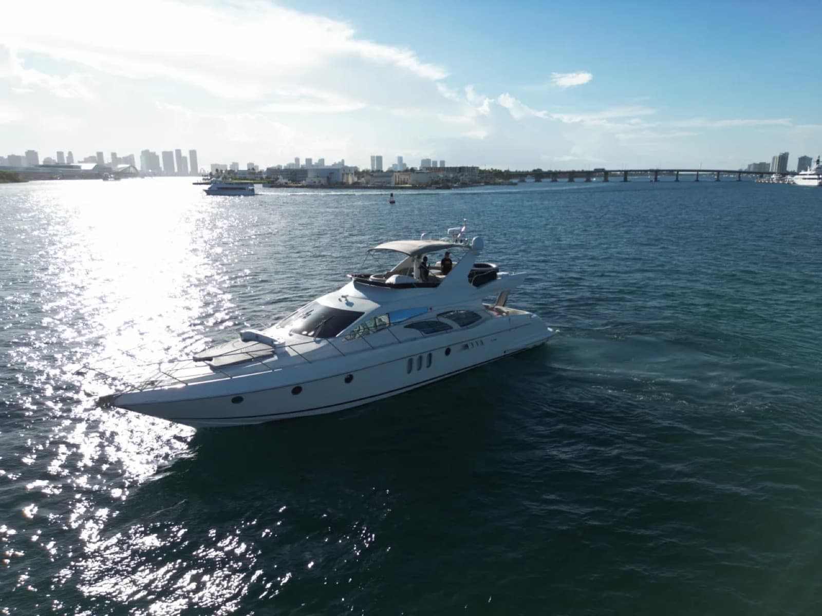 68' Azimut With Jacuzzi, photo 2