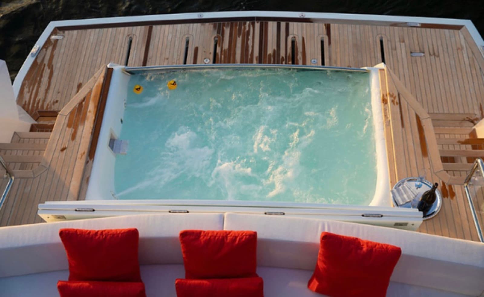 80’ numarine with jacuzzi, photo 9