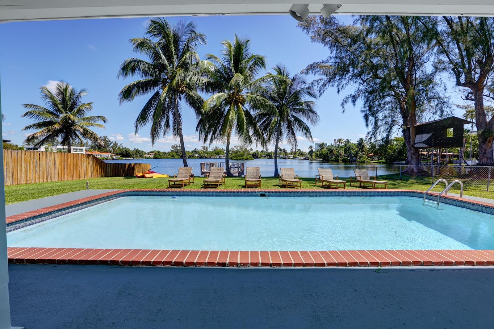 Lake House, photo 3
