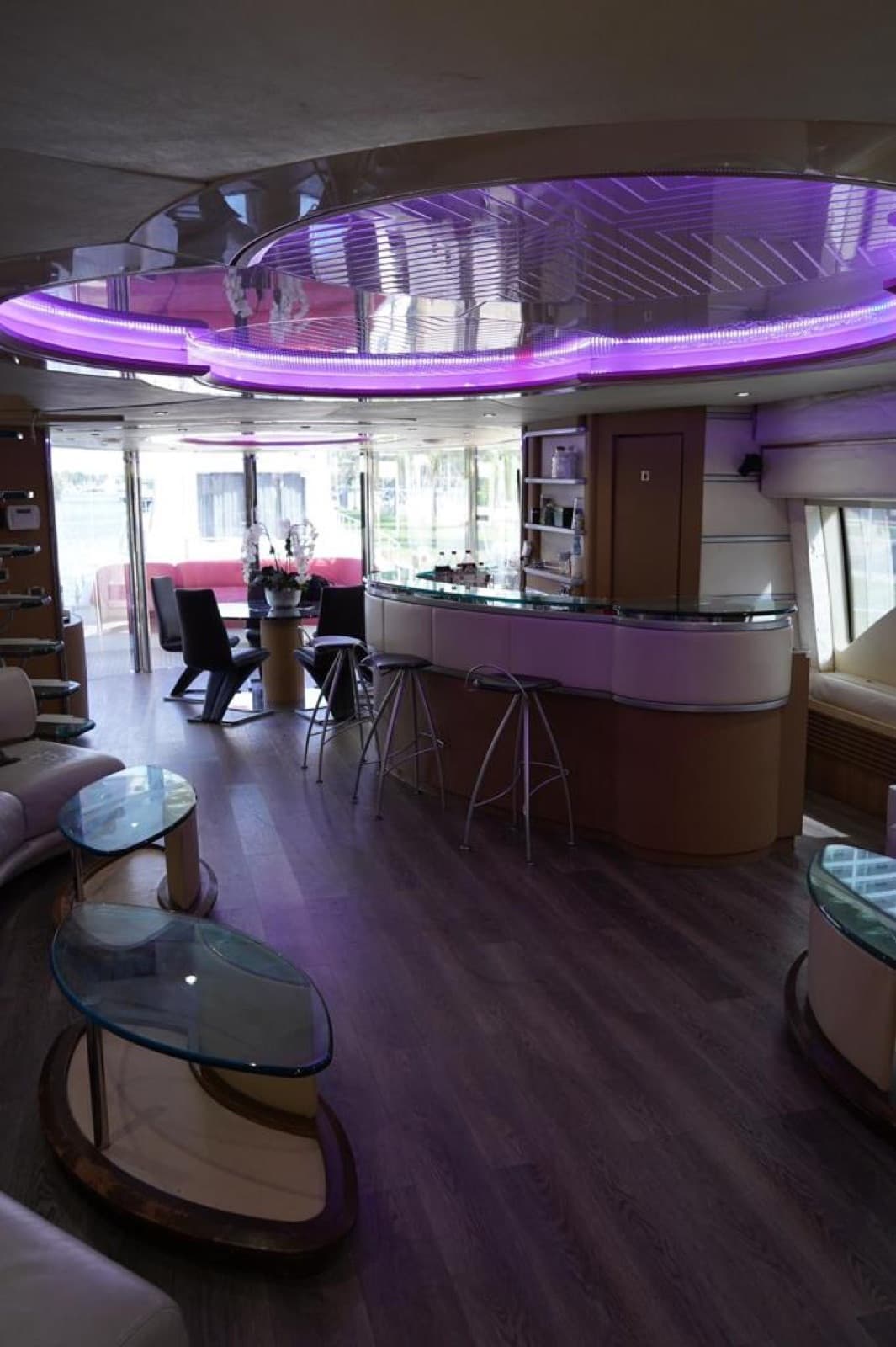 100’ azimut with jacuzzi, photo 10