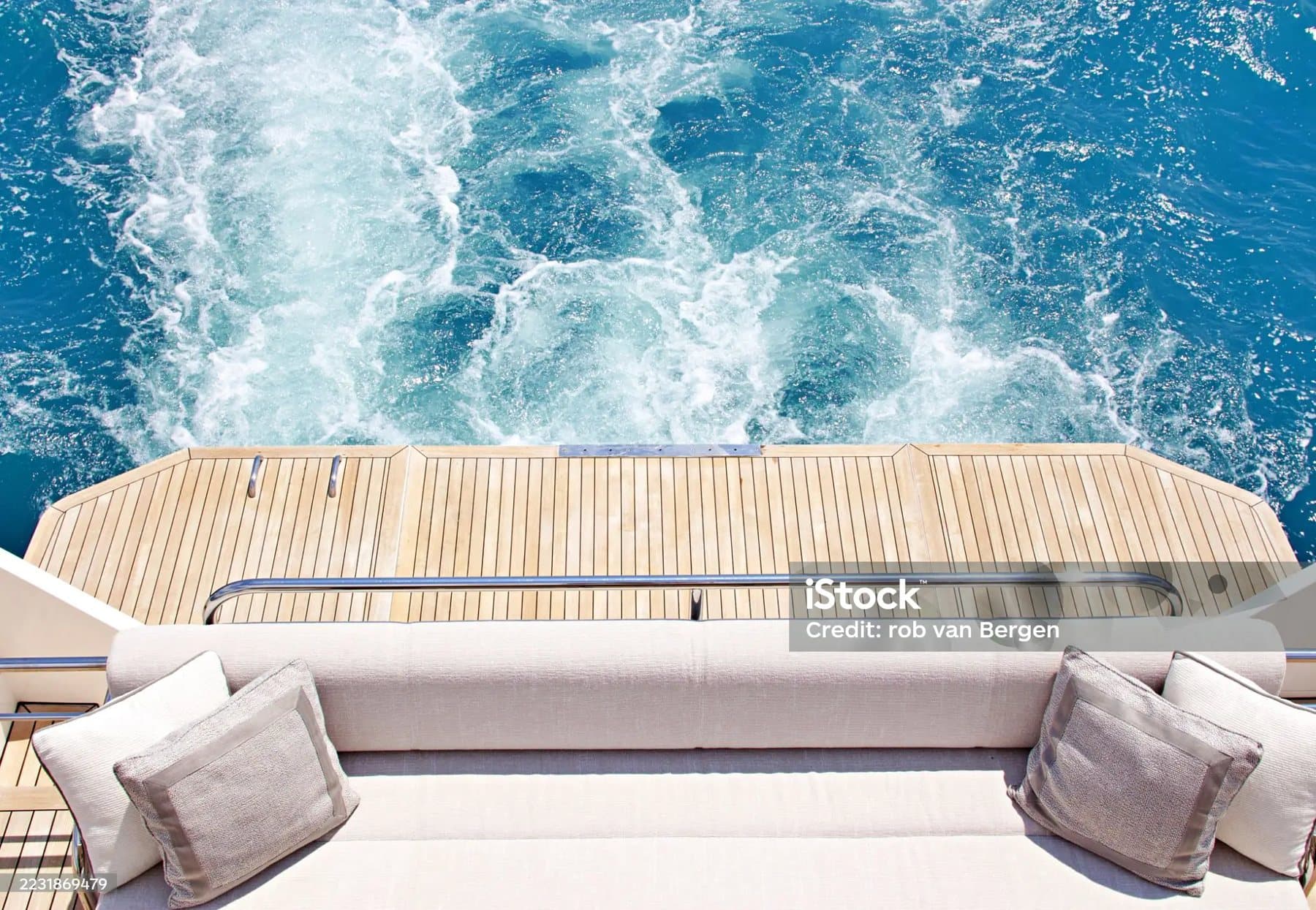 Aft deck lounge