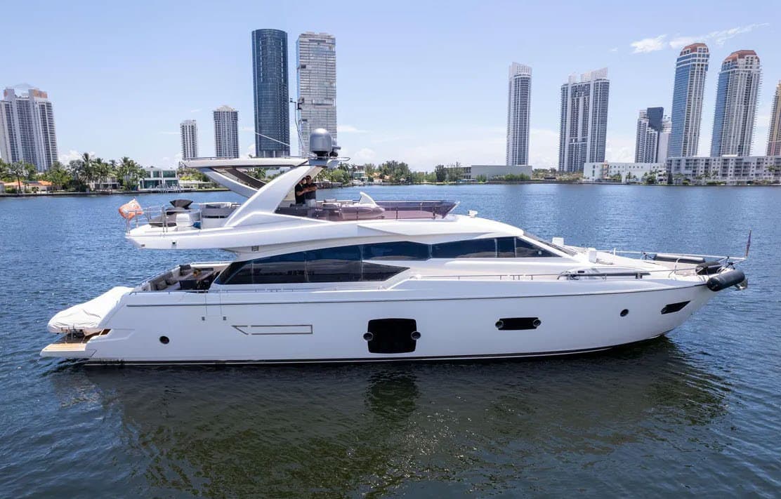2015 Ferretti Yachts 750